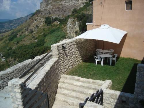 Bed and Breakfast Lo Sparviero Джераче Номер фото