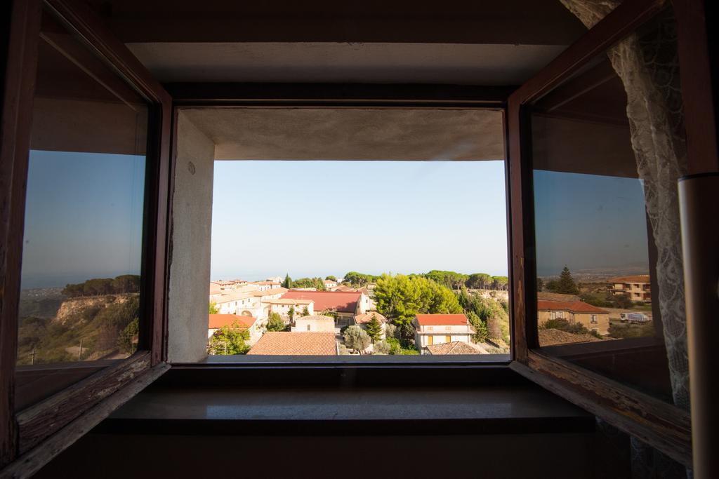 Bed and Breakfast Lo Sparviero Джераче Экстерьер фото